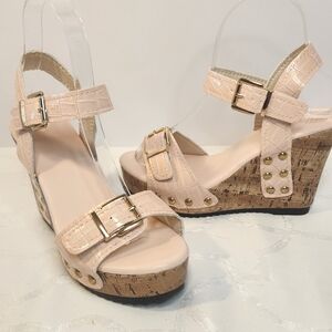 Temu Cork 4" Wedge Studded Croc Embossed Strap Buckle Sandal Size 6